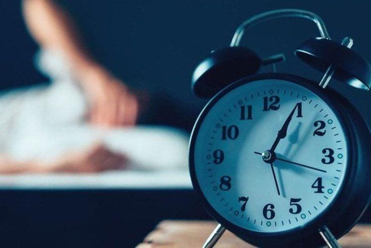 Người hay sử dùng thiết bị điện tử trước khi ngủ dễ bị khó ngủ