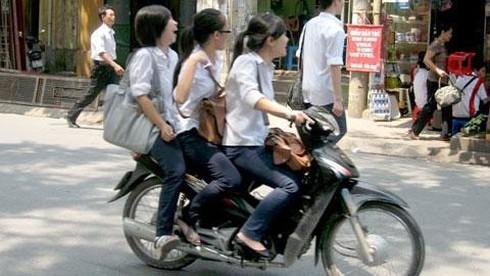 Tranh cãi: Đăng ảnh học sinh vi phạm giao thông có phạm luật?