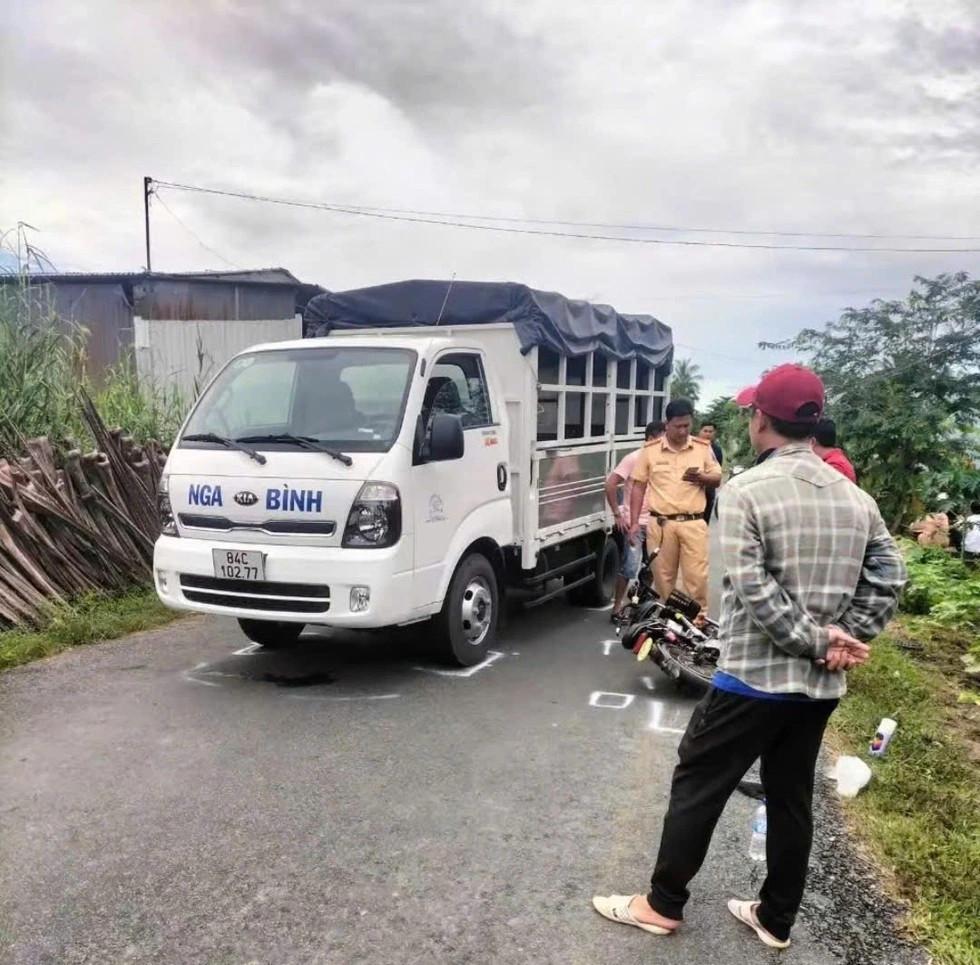 Hiện trường ông Phúc cầm súng bắn tài xế Tr., ngày 28/4. (Ảnh cắt từ camera an ninh)