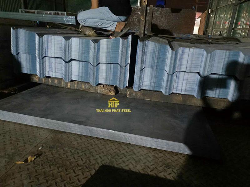 Bảng Giá Tôn Lợp Cập Nhật Mới Nhất 2025