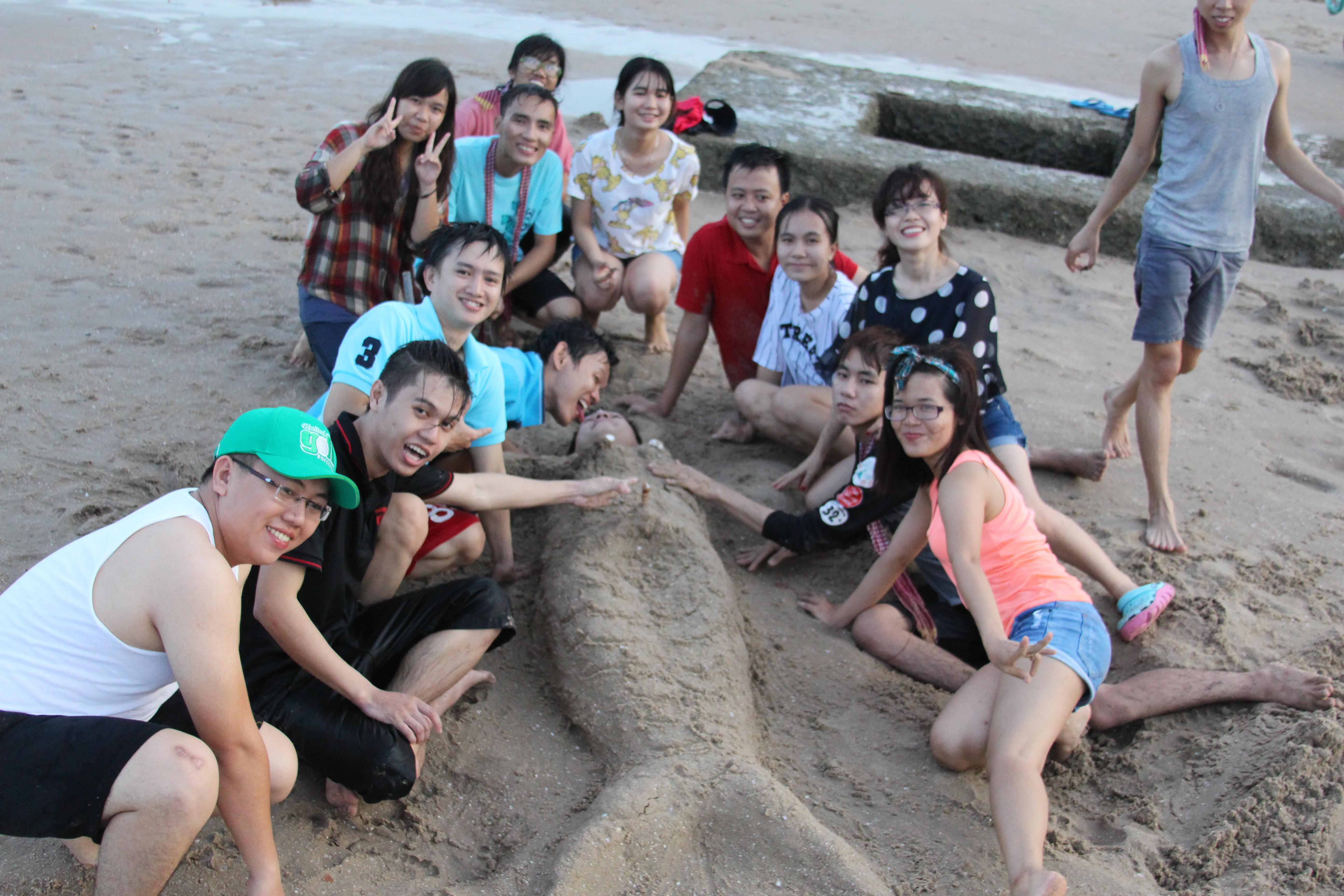 Gái Nhân văn như cành liễu rũ – Trai Nhân văn như khỉ cụt đuôi