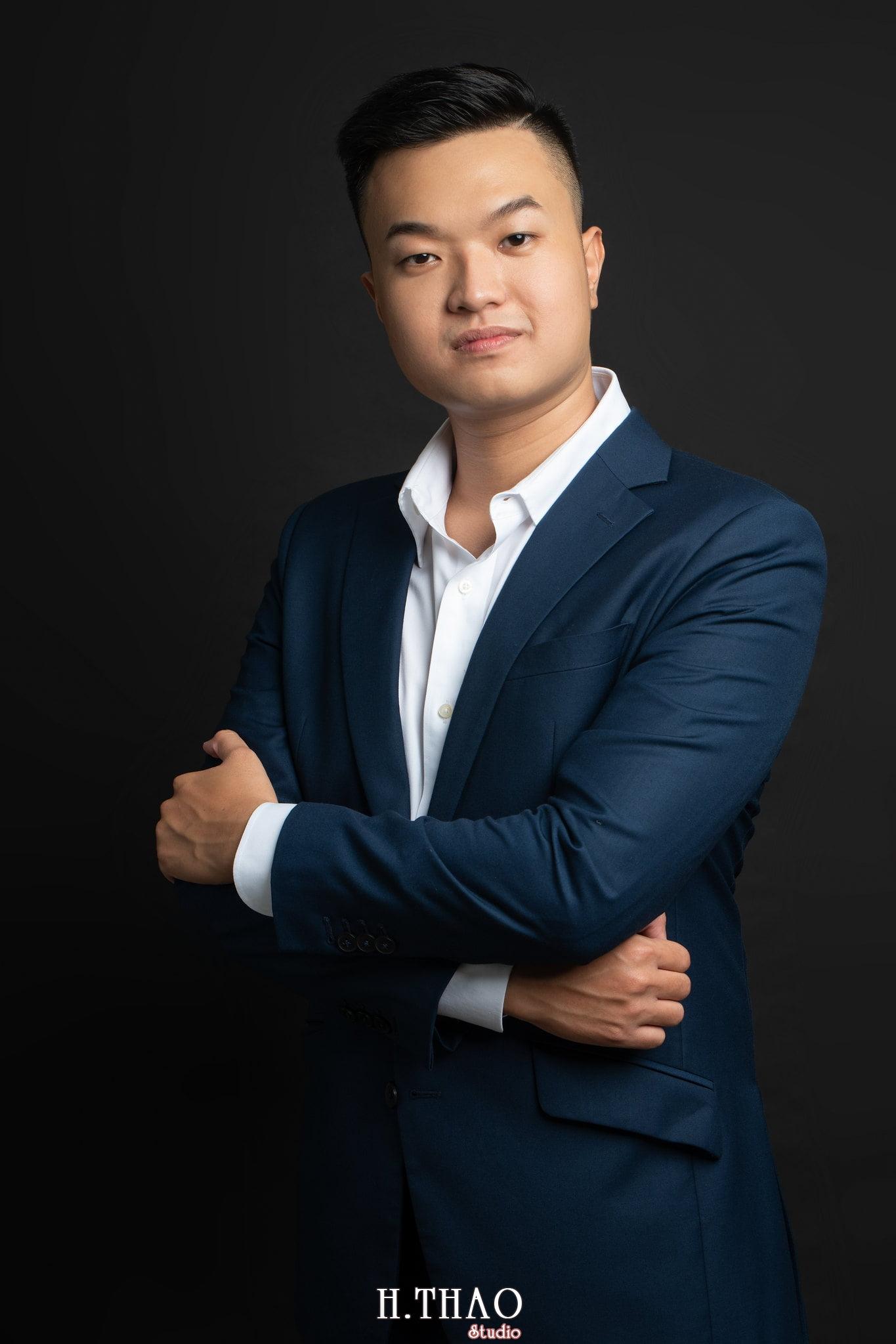 Son Tran 12 - 35 cách tạo dáng chụp ảnh doanh nhân chuyên nghiệp - HThao Studio