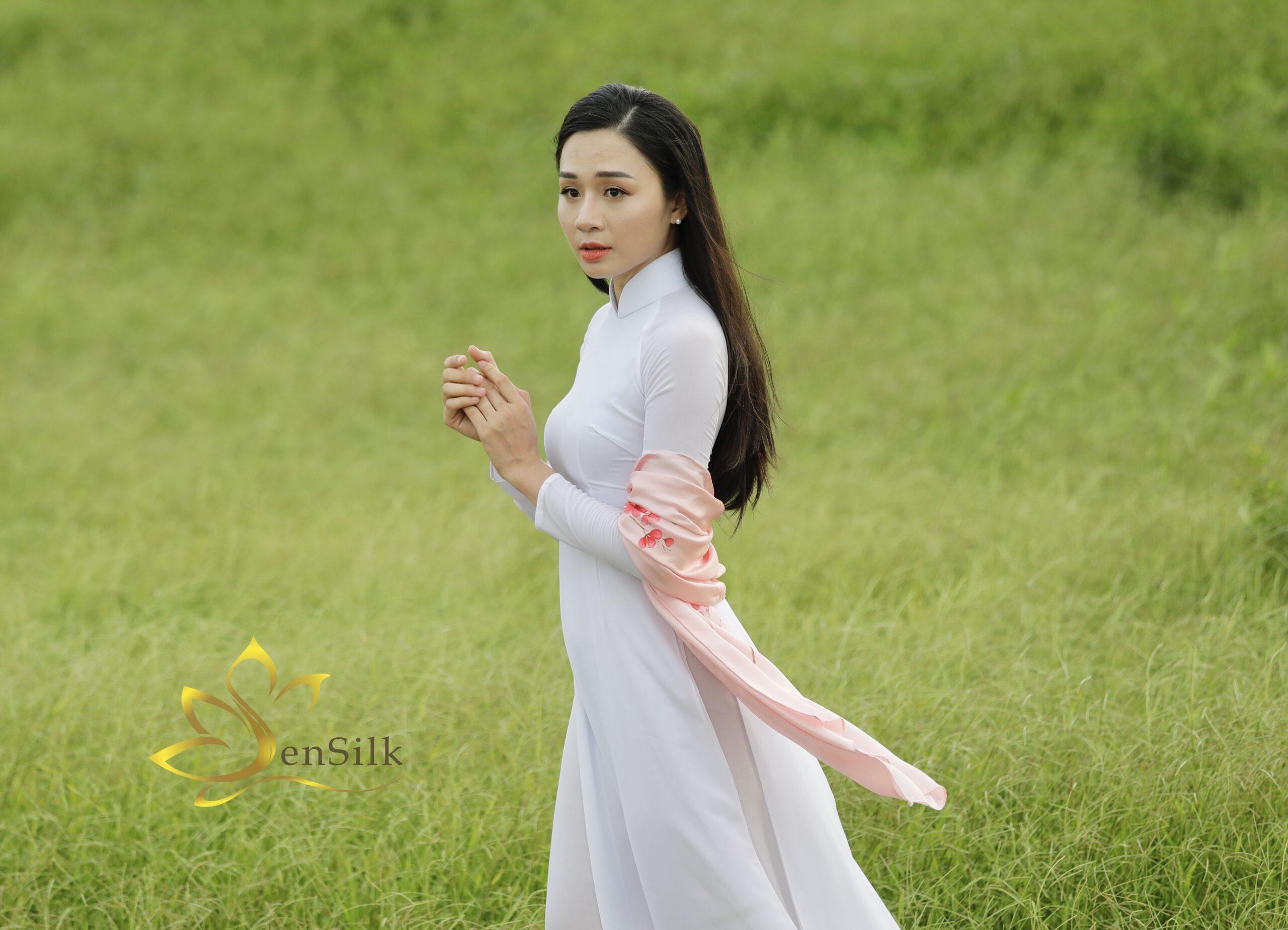 Silk Painting – Lụa Tơ Tằm Vẽ Tay Hoa Đào SenSilk Limited