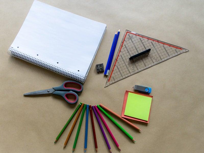 Cách vẽ hoa dây trang trí báo tường ngày 20/11