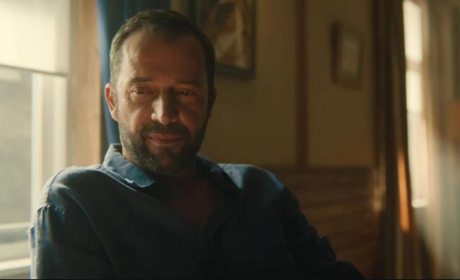 Xem phim vì tên nghe "nhạy cảm", ai ngờ ông bố U50 như tôi phải giật mình, xấu hổ: Trước giờ dạy con sai quá!