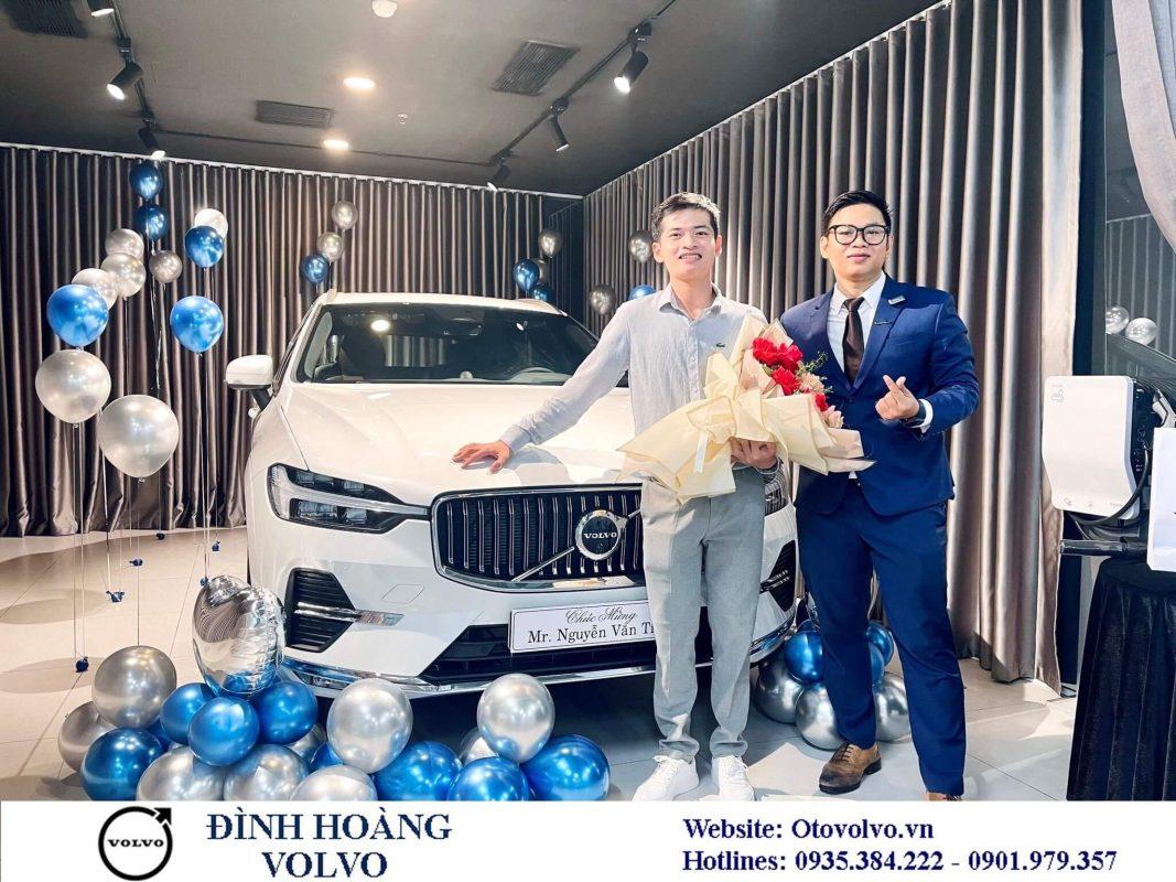 Hình ảnh thực tế Volvo XC60 T8 Plug-in Hybrid Ultra 2025 Màu Vàng Đồng