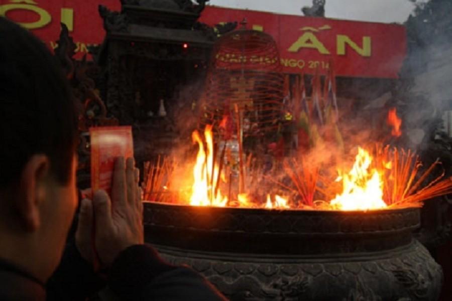 Mơ thấy bát hương bị đổ đánh đề con gì?