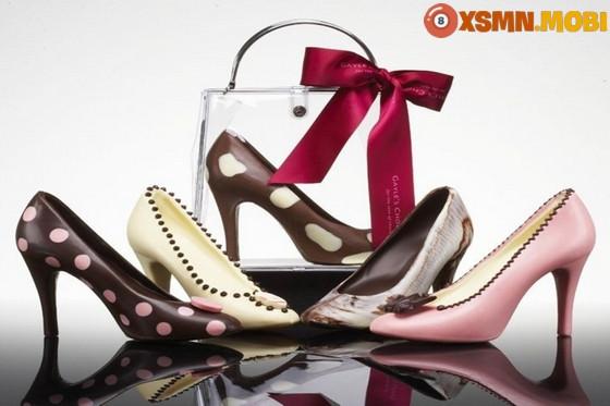 Mơ Thấy Nhiều Giày Dép Đánh Con Gì? Giải Mã Chi Tiết Các Điềm Báo