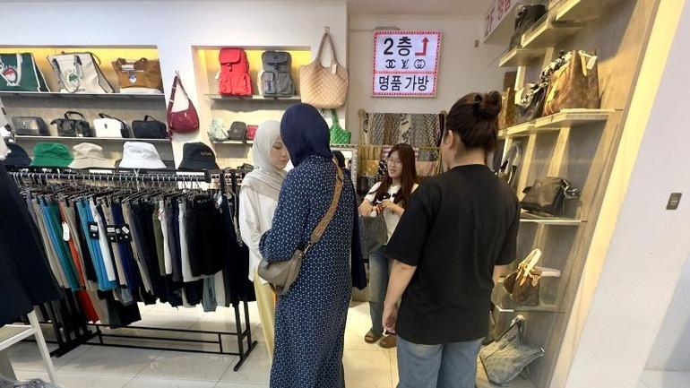 Hàng giả, hàng nhái tràn lan tại phố biển Nha Trang