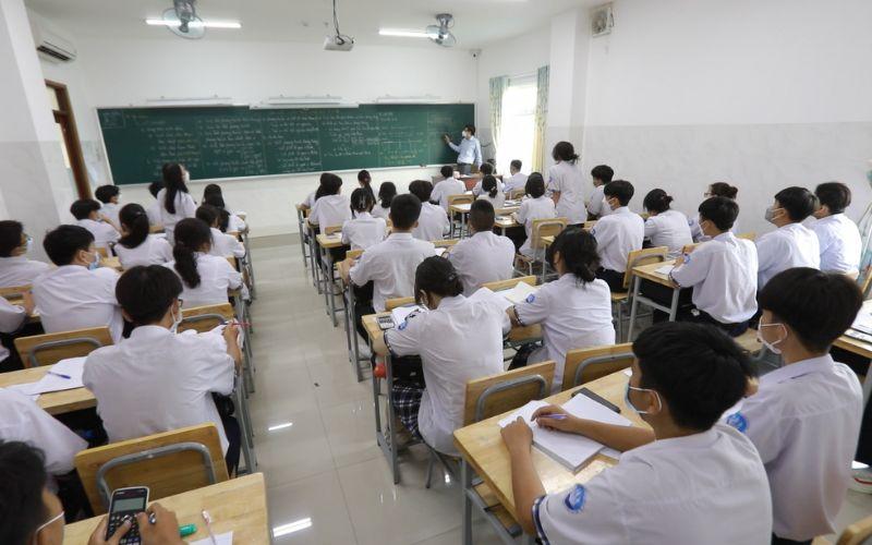 So Sánh Trường Công Và Trường Tư – Lựa Chọn Học Trường Nào Là Tốt?