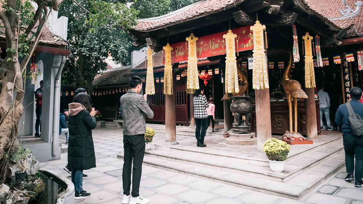 STT đi chùa đầu năm cầu tình duyên, bình an, may mắn cả năm