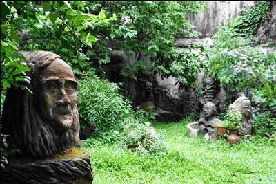 Bình thơ: Về bài thơ Mắt buồn của Bùi Giáng