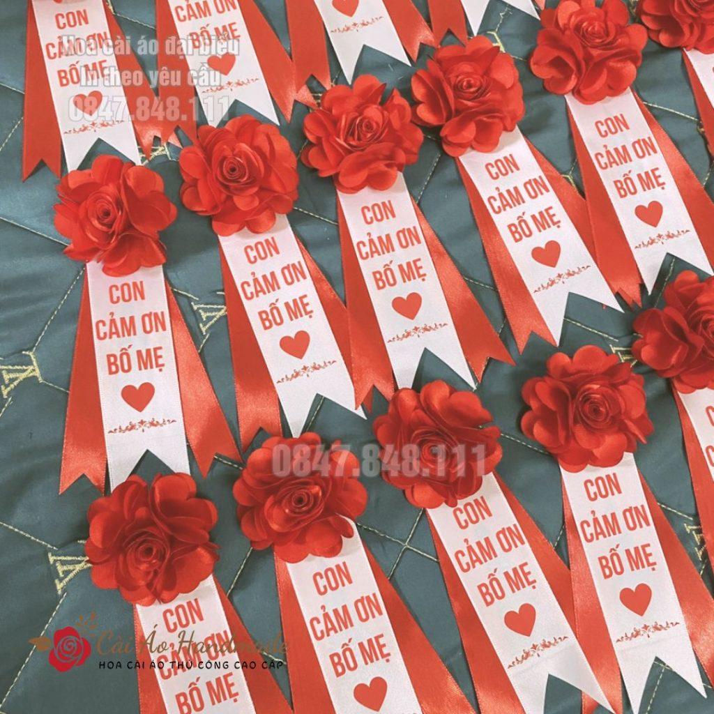 Hoa Cài Áo Con Cảm Ơn Bố Mẹ – Lễ Trưởng Thành