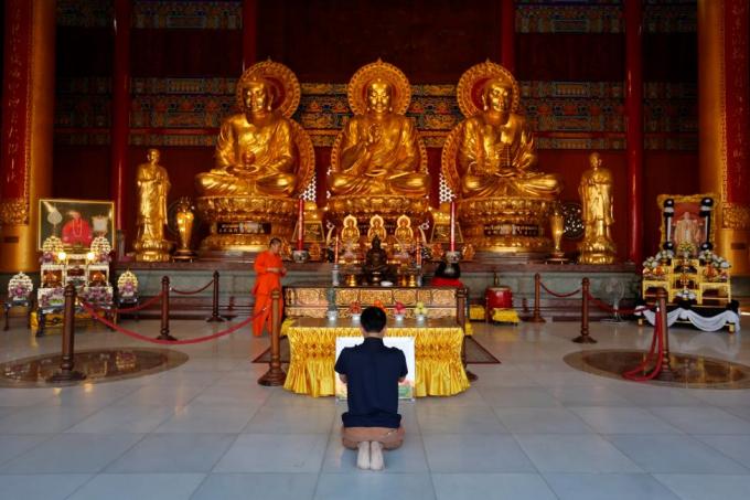 Cap, STT đi chùa đầu năm 2025