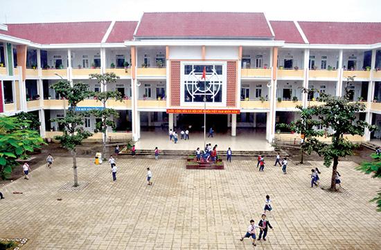 Tả ngôi trường thân yêu đã gắn bó với em nhiều năm qua (36 mẫu)