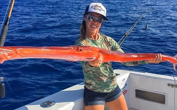 Nữ cần thủ sốc nặng khi kéo lên con cá "quái vật" cá miệng dài ngoẵng, là đặc sản vô cùng quý hiếm