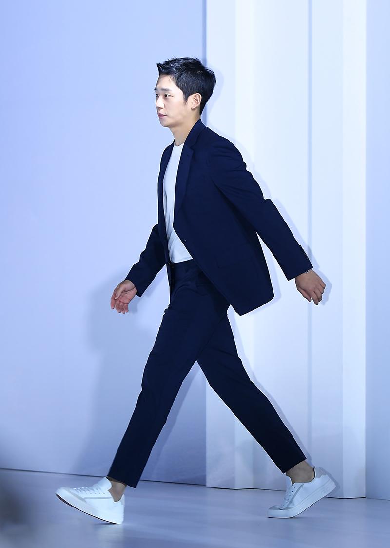 Dáng Đi Đẹp Cho Nam: Hướng Dẫn Chi Tiết và Bí Quyết