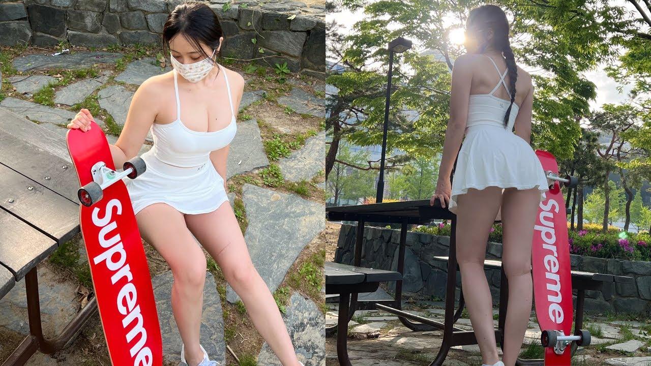 Huấn luyện viên yoga nổi tiếng khi mặc đồ bó sát quá đẹp tập luyện