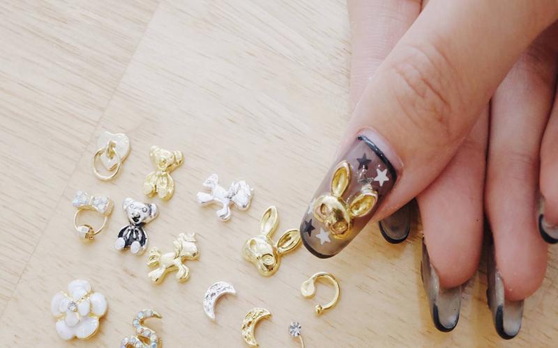 Các mẫu charm được dùng để đính lên móng tay
