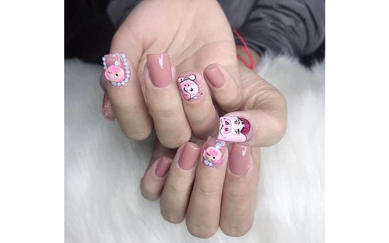 Đắp nổi mũi chú heo cho móng nữ