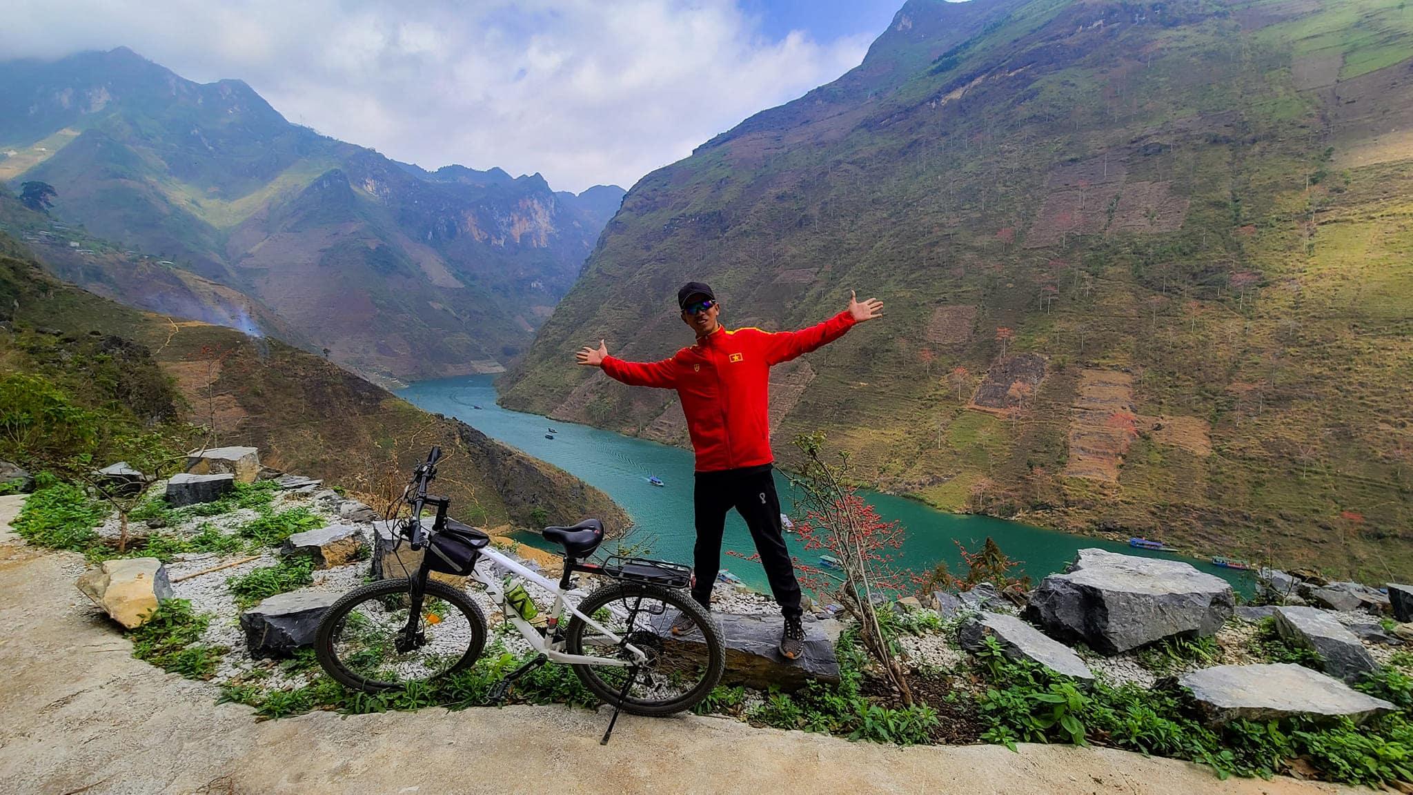 CHÀNG TRAI 27 TUỔI VỚI ƯỚC MƠ ĐẠP XE VÒNG QUANH THẾ GIỚI