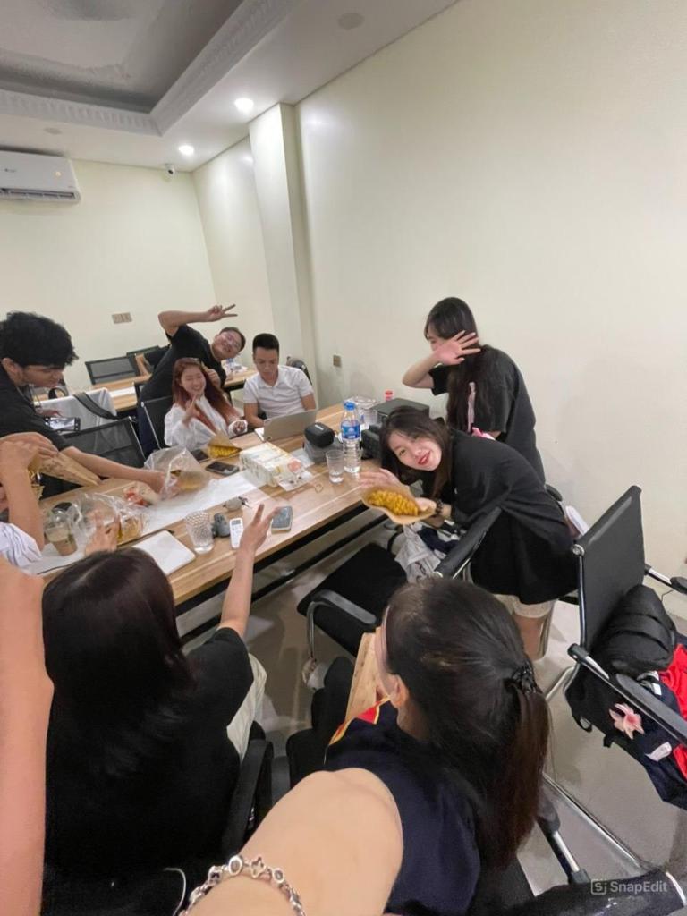 Góc Cute Phô Mai Que Từ Văn Phòng Moithue.com – Cùng Ăn, Cùng Học, Cùng Làm! ??