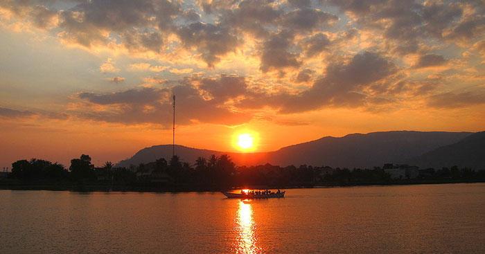 Văn mẫu lớp 11: Phân tích khổ thơ đầu bài thơ Tràng giang của Huy Cận                                   Sơ đồ tư duy & 16 bài phân tích khổ 1 Tràng Giang