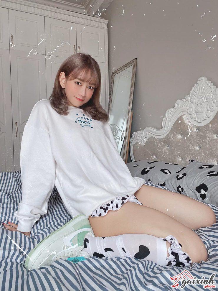 Lê Bống Sexy Mặc Bikini Khoe Vòng 1 Bốc Lửa Vòng 3 Khủng