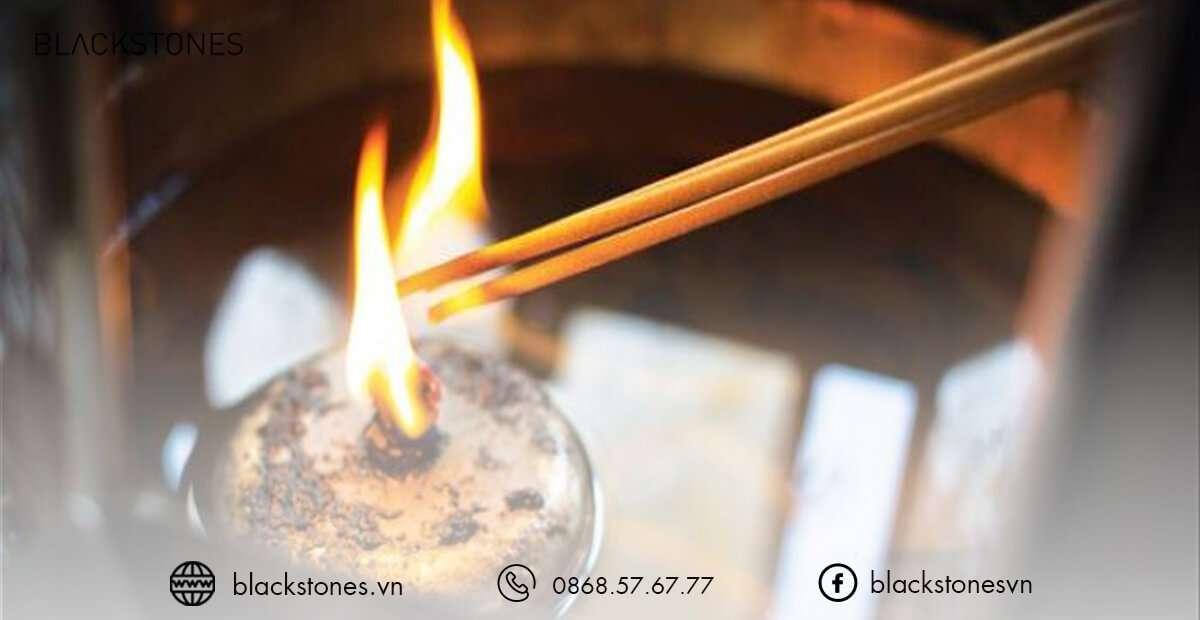 Phụ nữ đến tháng có được đi chùa thắp hương?