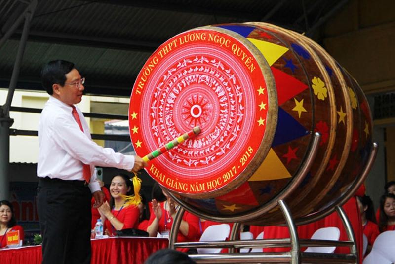 ĐÁNH TRỐNG TRƯỜNG HỌC