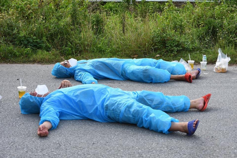 Tình nguyện viên trong tâm dịch: Người ta gọi chúng tôi… ăn no rửng mỡ - 1