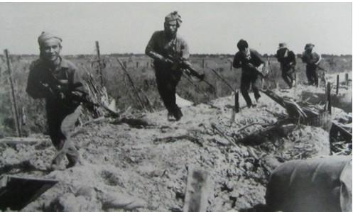 “Hai chân, ba mũi giáp công” giành quyền làm chủ