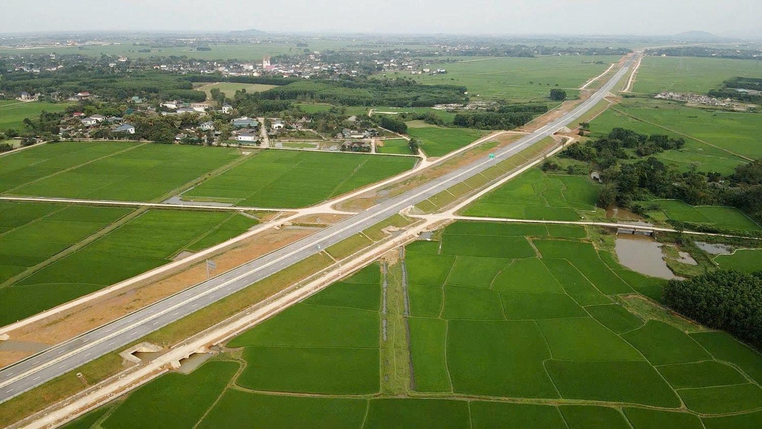 Bức tốc trên cao tốc Bắc - Nam đoạn qua Hà Tĩnh