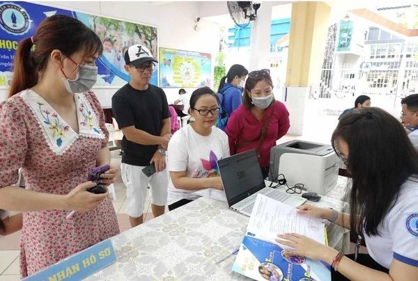 Hồ sơ nhập học lớp 1 trái tuyến gồm những gì? 4+ Mẫu hồ sơ