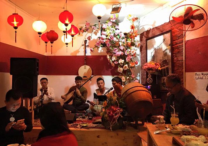 Cafe Nghe Nhạc Chầu Văn Đầu Tiên Và Duy Nhất Tại Hà Nội, Combo Ăn Uống Dành Cho 2 Người