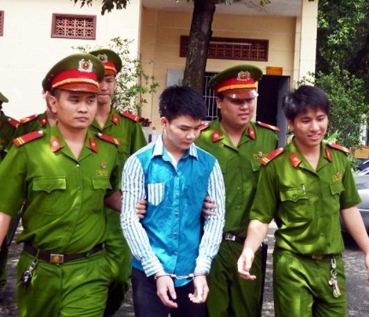 Giết người vì bị bắt khoanh tay, quỳ gối xin lỗi