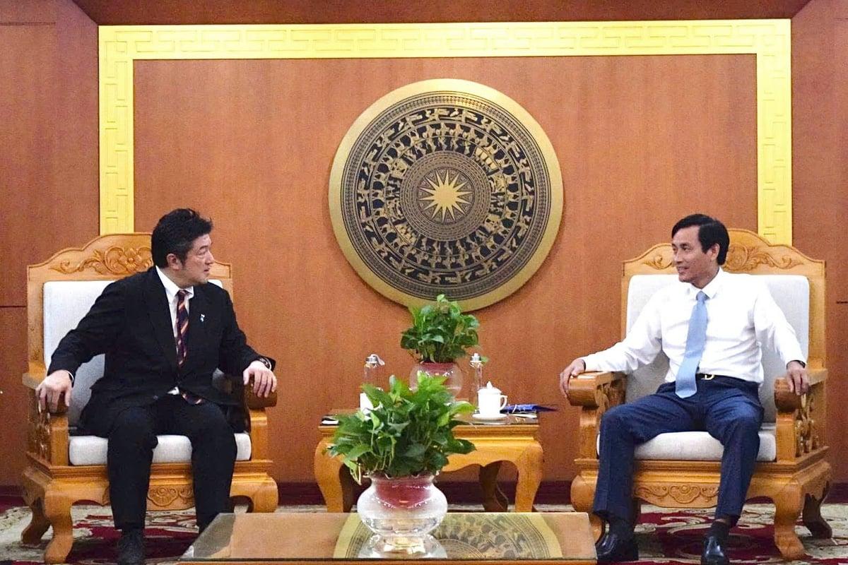 Thứ trưởng Trần Quý Kiên tiếp và đối thoại với ông Yasuhide Nakayama, nguyên Bộ trưởng Quốc phòng Nhật Bản. Ảnh: Hồng Ngọc