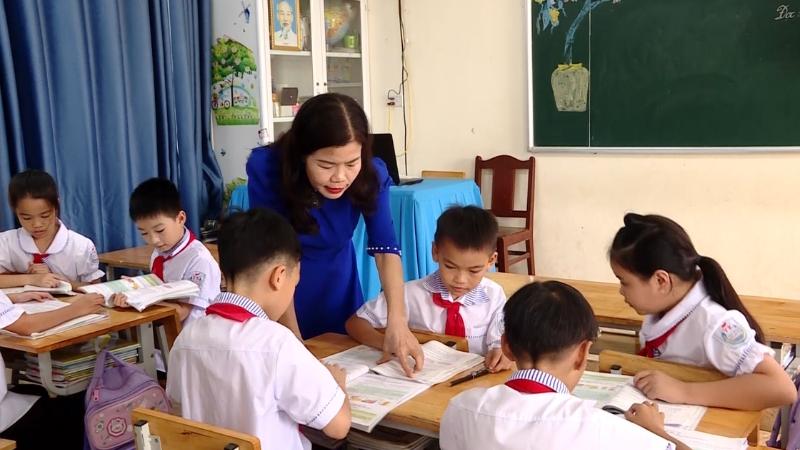 Tổng hợp bài thơ ngắn về cô giáo hay, ý nghĩa, cảm động