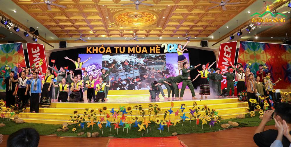 Khóa tu mùa hè 2019: Tình yêu quê hương đất nước là gì?