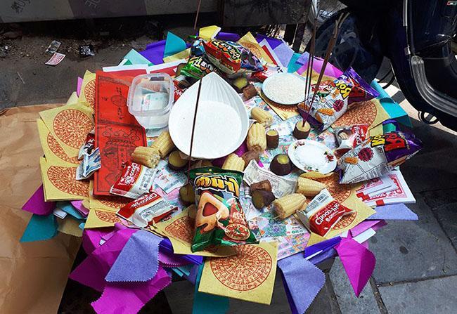 Bài cúng đốt quần áo rằm tháng 7 gia tiên và chúng sinh đầy đủ, chi tiết nhất