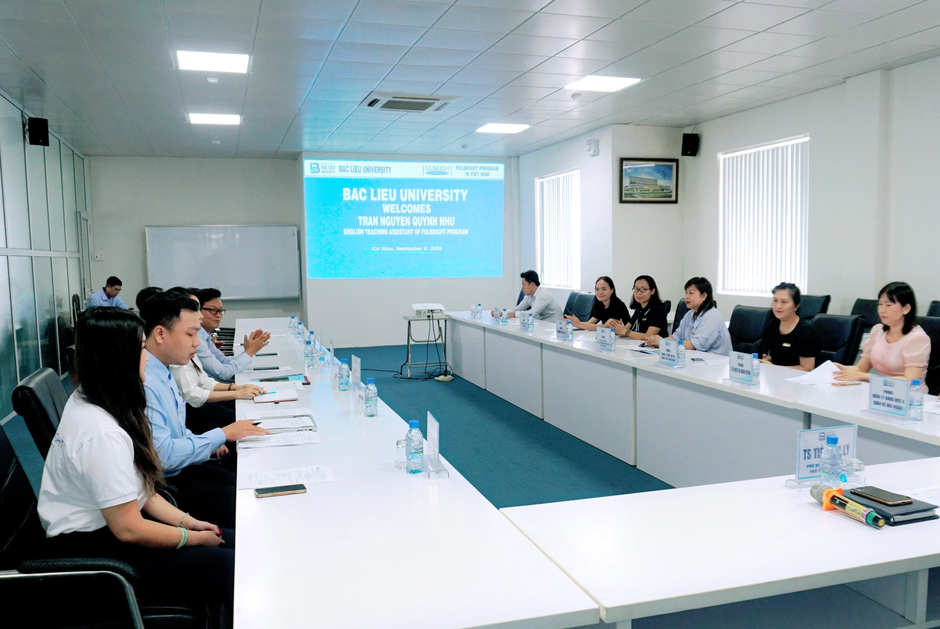 Tổ chức buổi gặp gỡ giữa Ban Giám hiệu, các đơn vị và Trợ giảng tiếng Anh Fulbright