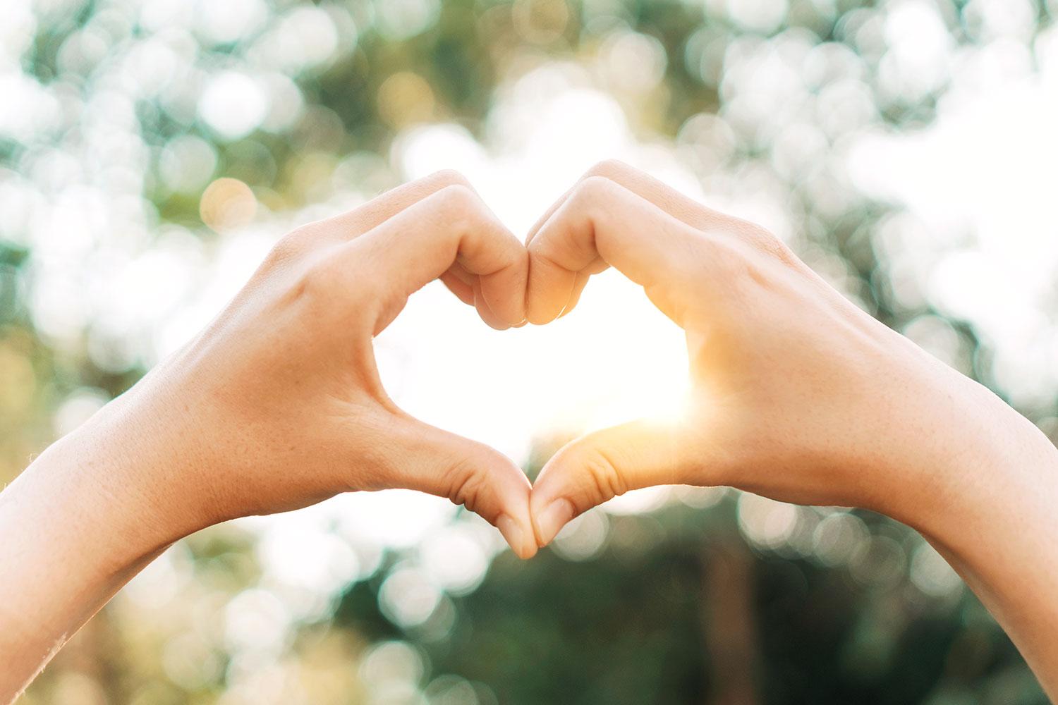 Tình yêu thương trở nên tình yêu thương khi được biểu hiện ra