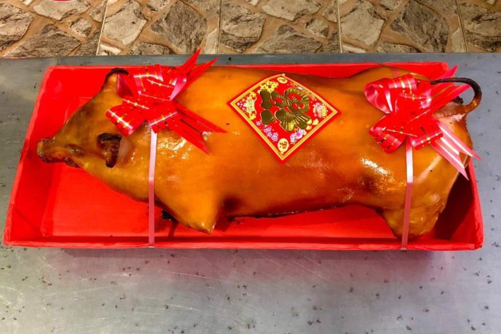 Hướng Dẫn Bày Mâm Cúng Heo Quay Đẹp Mắt, Chuẩn Phong Tục Truyền Thống