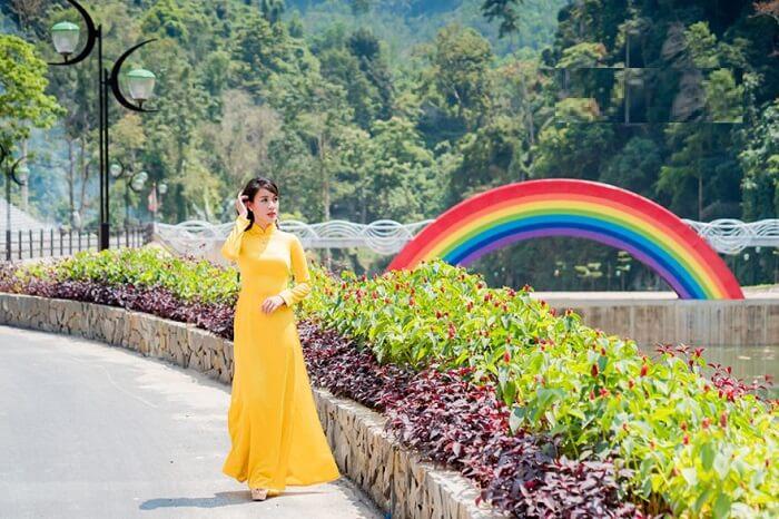 Bảy cây cầu bắc ngang qua sông Ngân tại Cổng Trời Đông Giang