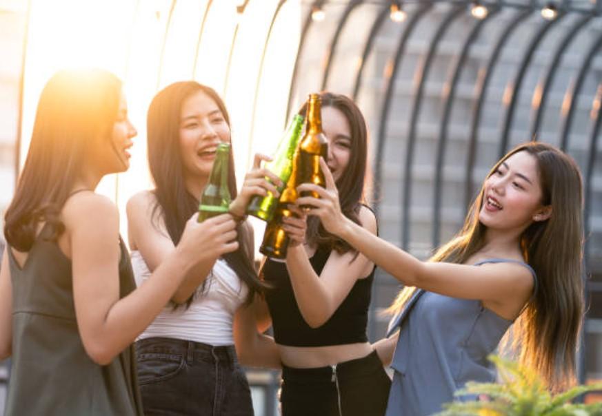 Tổng hợp hình ảnh, stt ăn nhậu hài hước, ngắn, cuối tuần cùng bạn bè