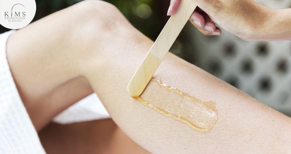Bao nhiêu tuổi thì được wax lông, triệt lông? Cần lưu ý điều gì?