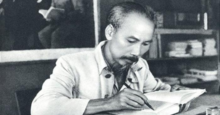 Tác phẩm Phong cách Hồ Chí Minh                                   Tác giả Lê Anh Trà