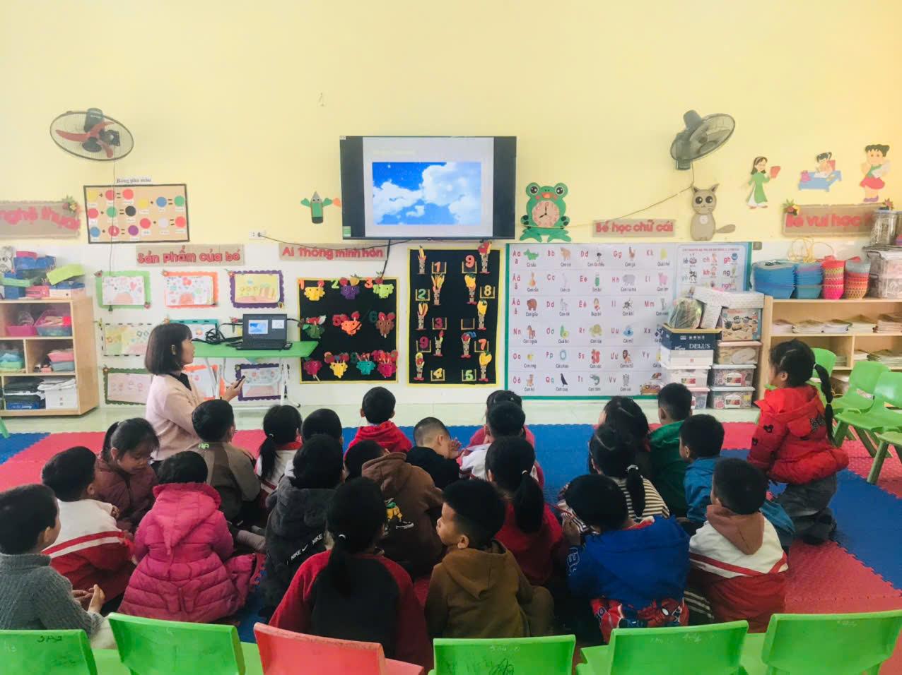 Giáo án tổ chức hoạt động học Lĩnh vực: Lĩnh vực: Phát triển ngôn ngữ Thơ: Hoa cúc vàng; độ tuổi 5-6 tuổi, thời gian 25-30 phút