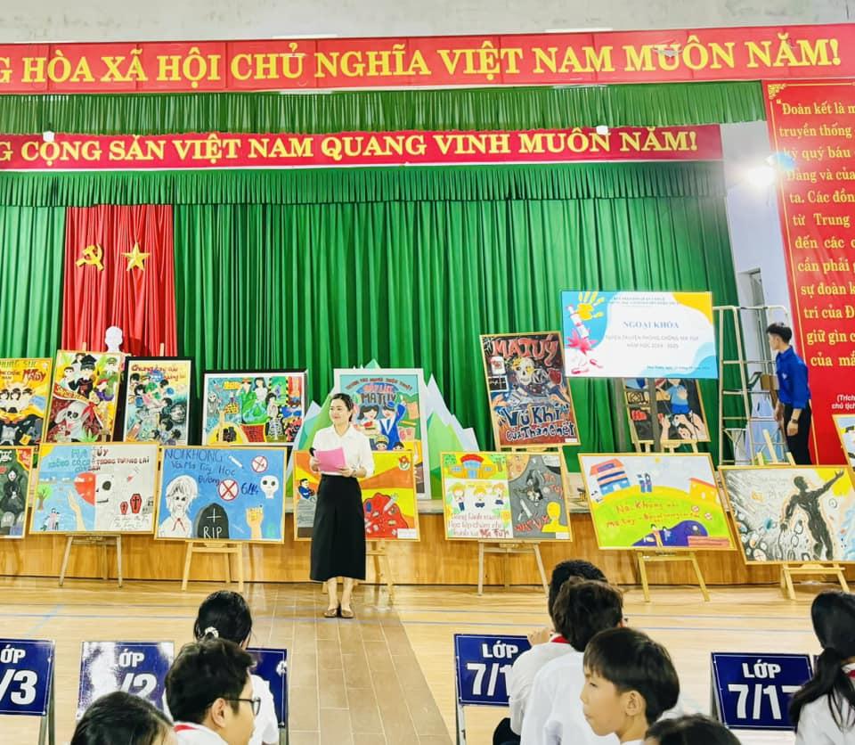 VẼ TRANH CỔ ĐỘNG “TUYÊN TRUYỀN VÀ PHÒNG CHỐNG MA TUÝ”