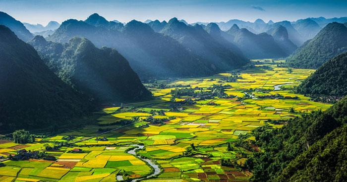Văn mẫu lớp 12: Phân tích khổ 6 bài Việt Bắc của Tố Hữu                                   Những bài văn hay lớp 12